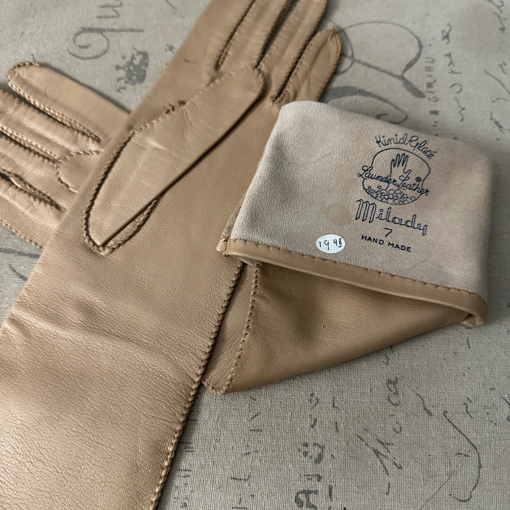 Vintage Tan Leather Mid-Length Gloves